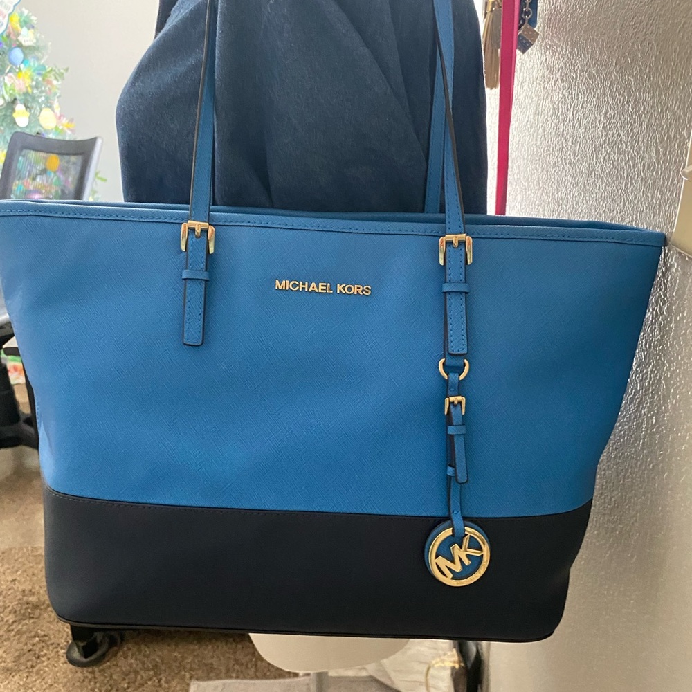 Authentic, Michael Kors  Jet Set Large Tote Bag